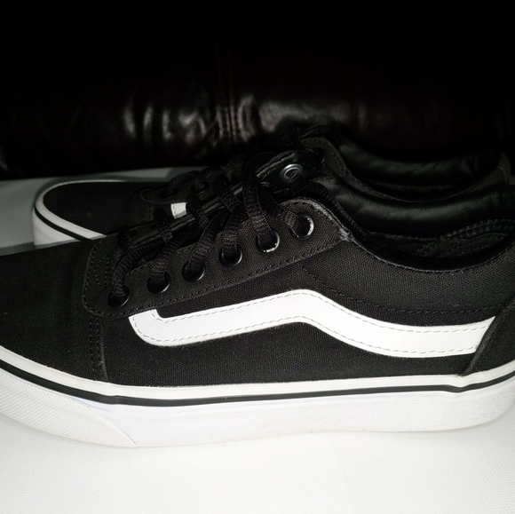 how to clean black & white vans